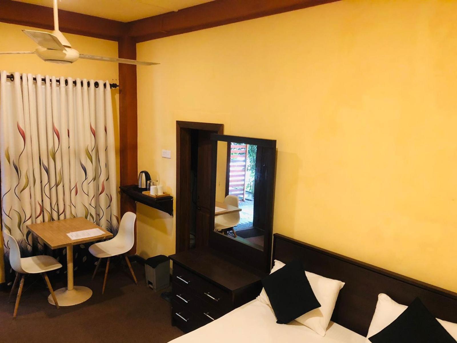 Cinnamon Airport Residencies Katunayaka Esterno foto